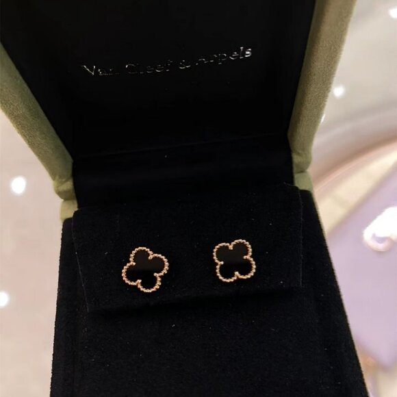💎Authentic 💎Van Cleef & Arpels 18K gold and onyx earrings💎 - Picture 1 of 8